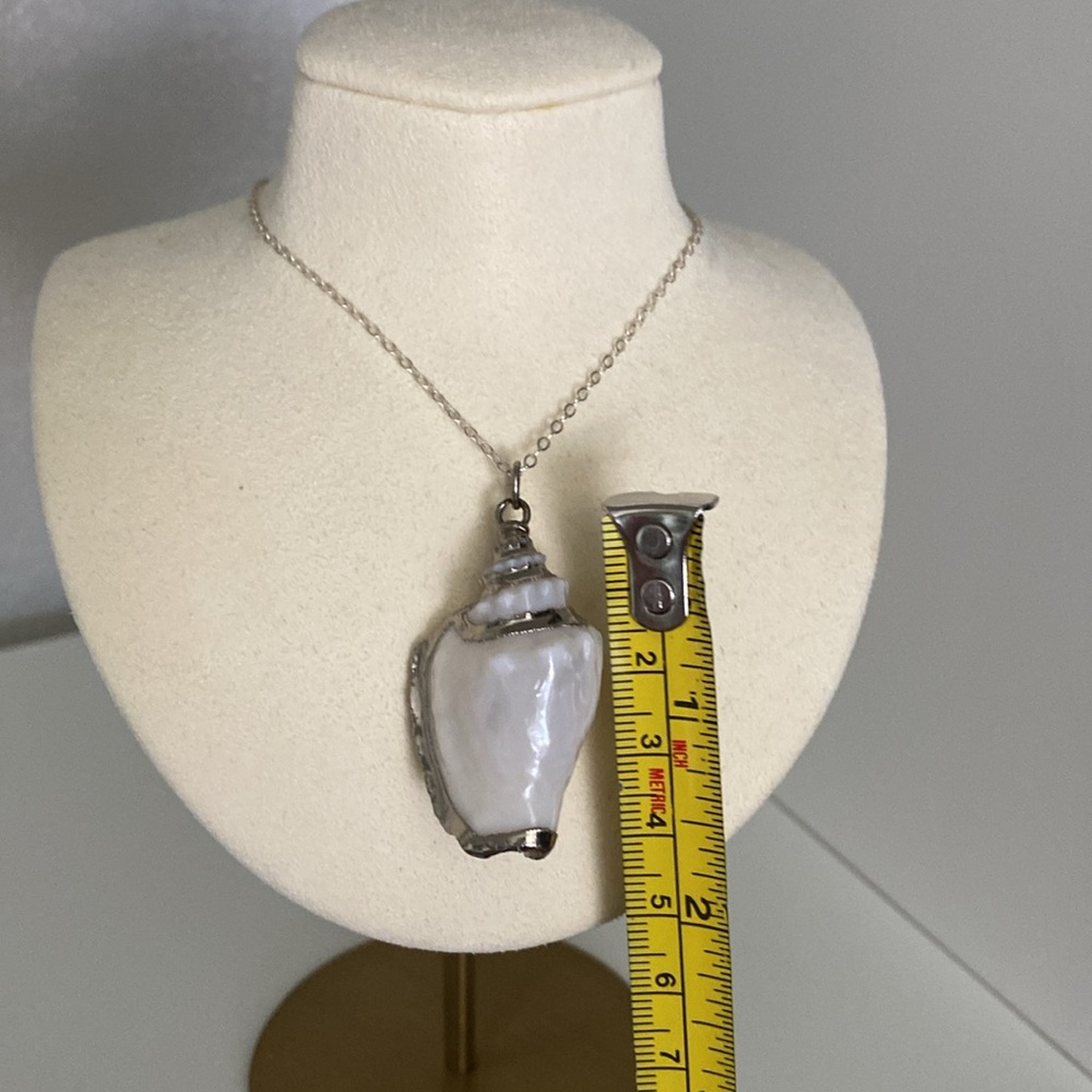Shell Necklace - Picture 8 of 9